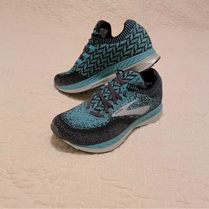 BROOKS Bedlam Womens Athletic Shoes US size 7.5 Teal & Black EXCELLENT CONDITION